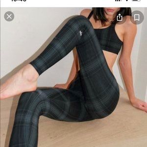 Black plaid Alo yoga leggings size XS
